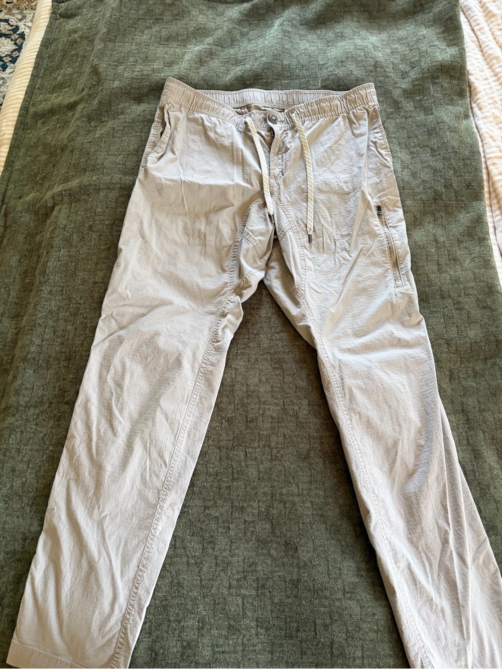 Vuori Men's Drawstring Joggers - Light Gray